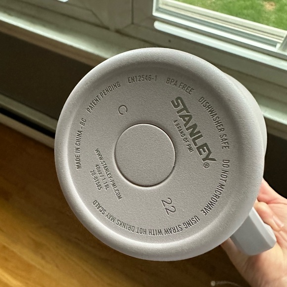 Stanley 40oz tumbler - Picture 3 of 3